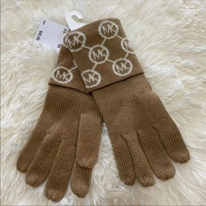 Michael Kors FW21 Signature Logo Ribbed Cuff Knit Gloves